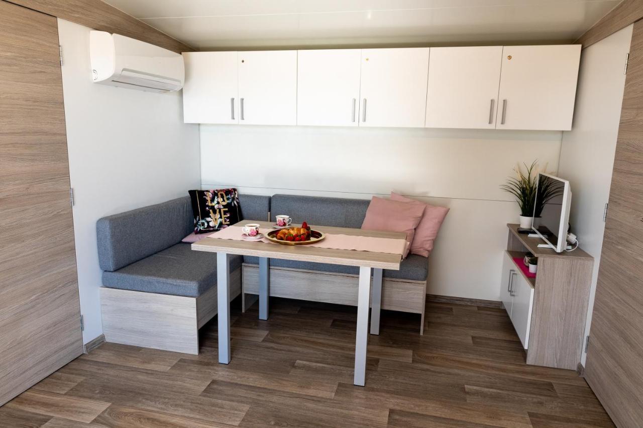 Mobile Home Whit Sea View Lavojesa ดราเก ภายนอก รูปภาพ