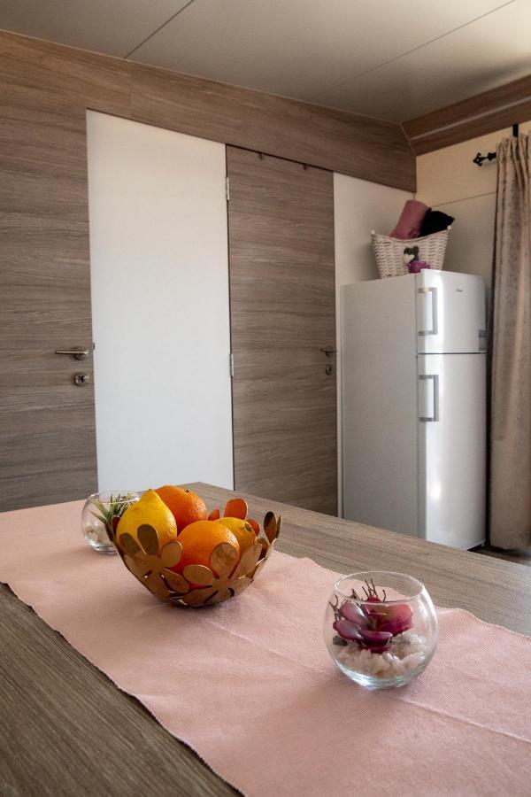 Mobile Home Whit Sea View Lavojesa ดราเก ภายนอก รูปภาพ