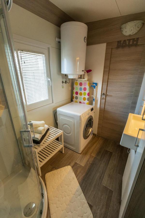 Mobile Home Whit Sea View Lavojesa ดราเก ภายนอก รูปภาพ